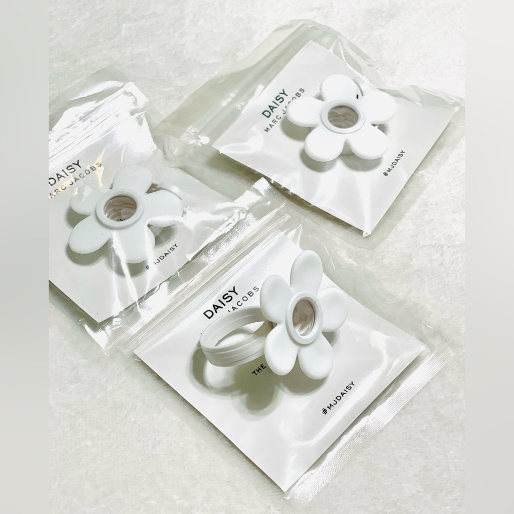 MARC JACOBS The Iconic Daisy Lens For Mobile Phone / 3 pcs